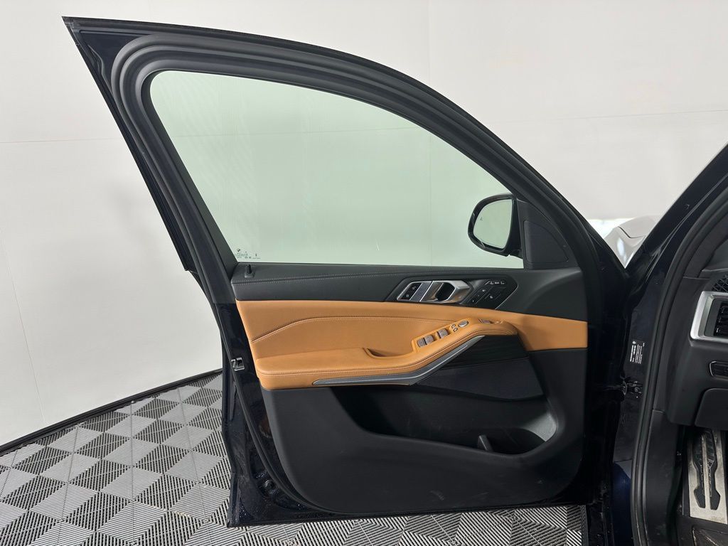 Thumbnail: 2023 BMW X7 - 13