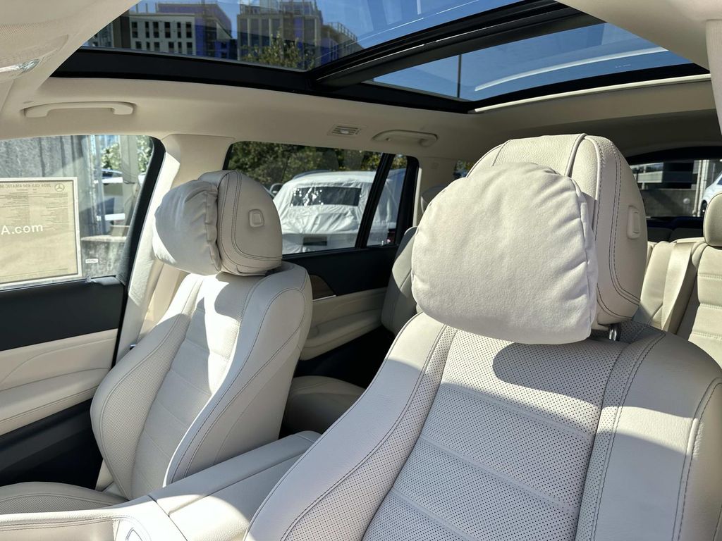 Thumbnail: 2026 Mercedes-Benz GLS - 17