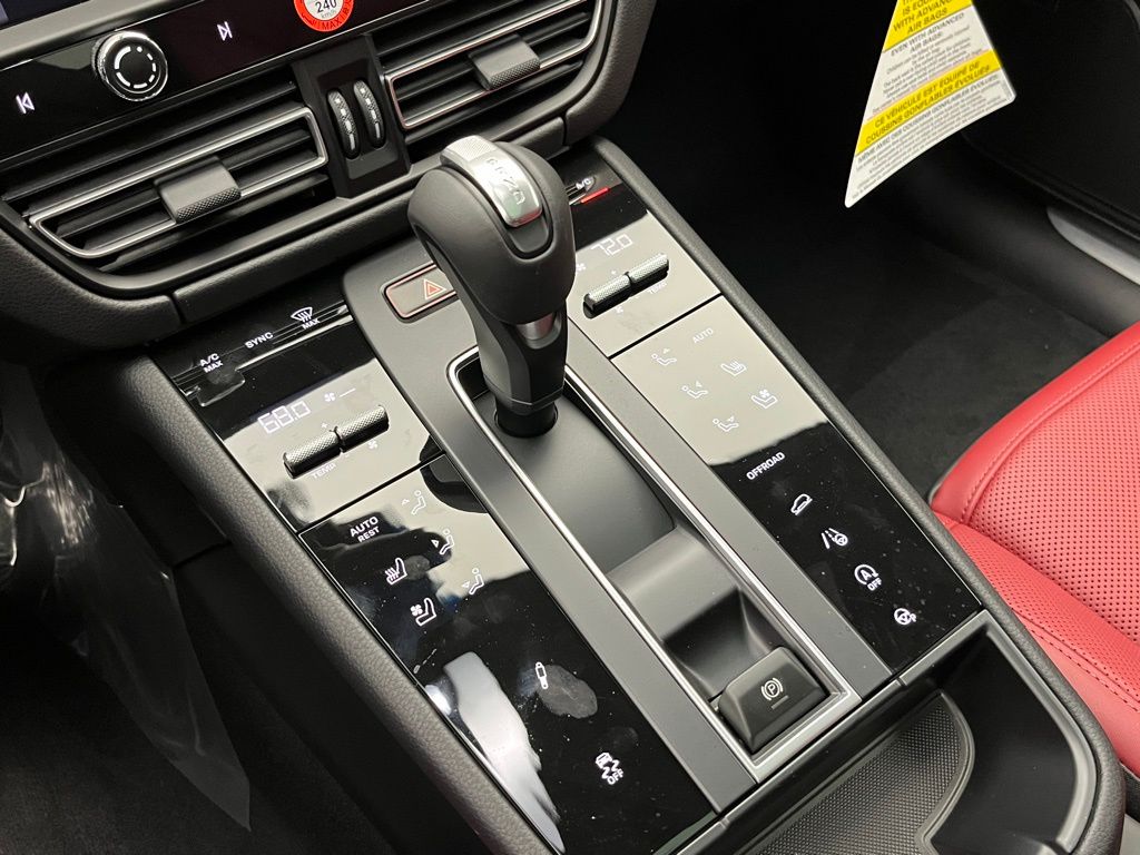 Thumbnail: 2026 Porsche Macan - 16