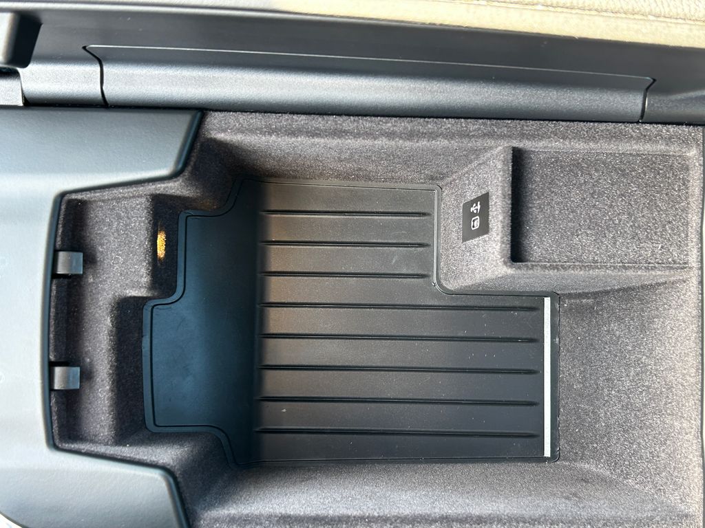 Thumbnail: 2022 BMW 5 Series - 28