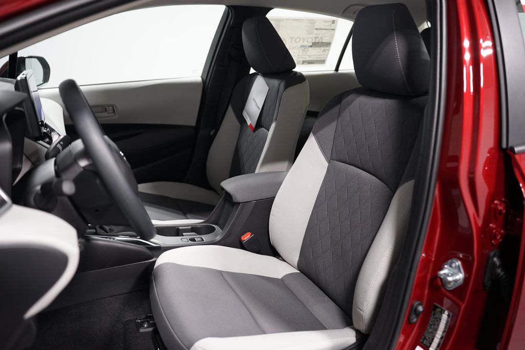 2025 Toyota Corolla LE 24