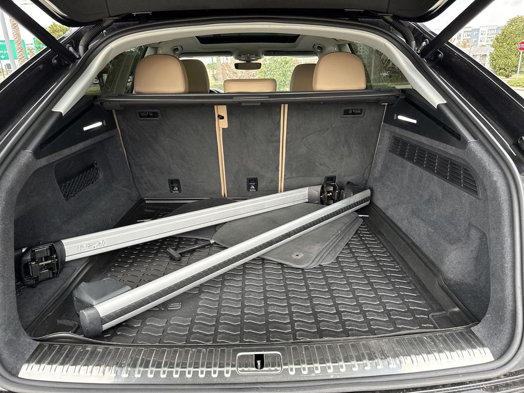 Thumbnail: 2019 Audi Q8 - 13