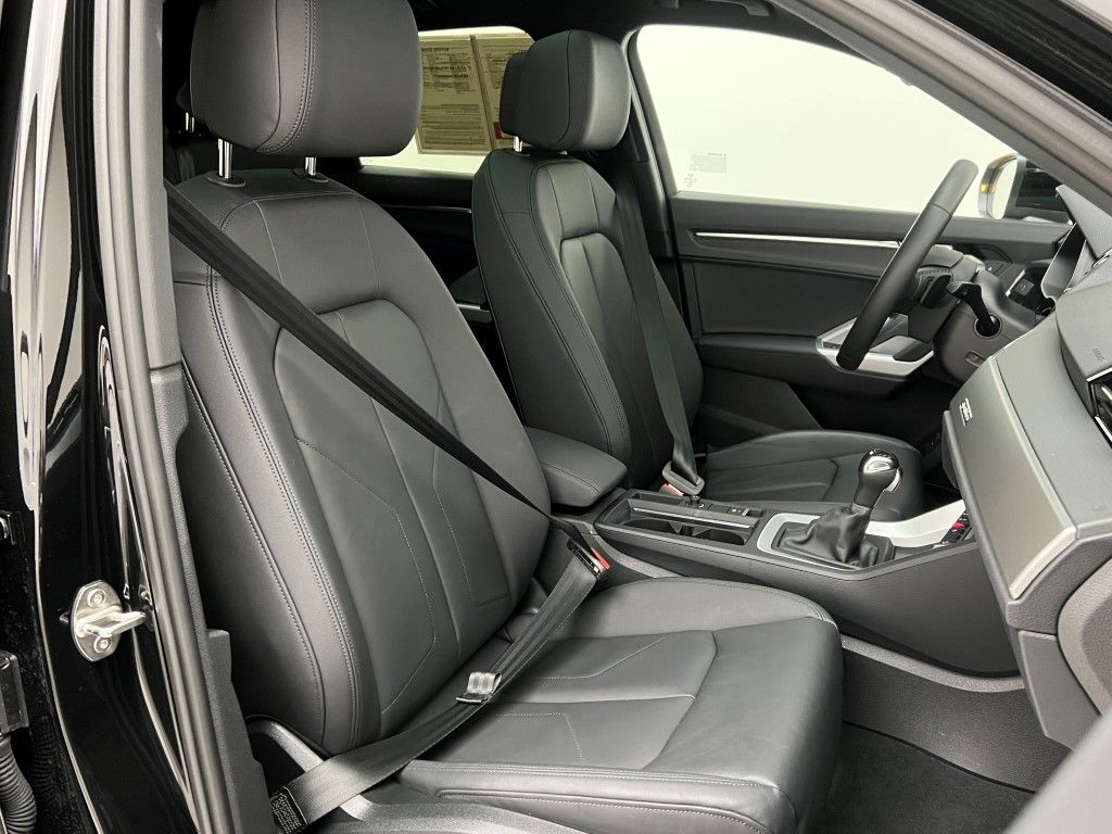 Thumbnail: 2025 Audi Q3 - 14