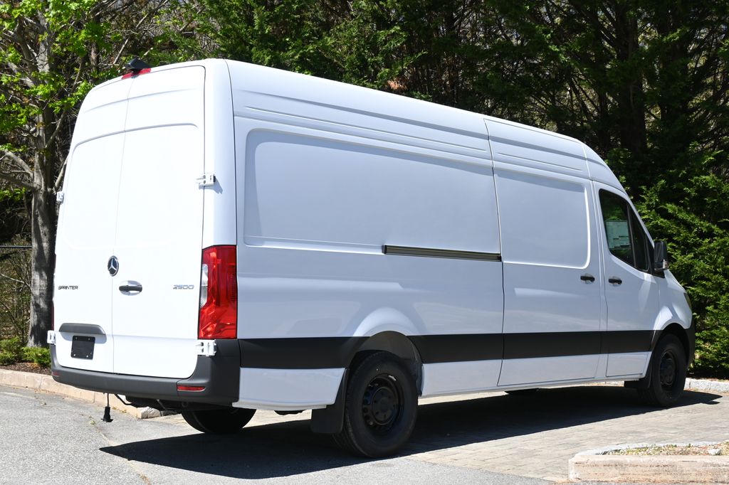 Thumbnail: 2025 Mercedes-Benz Sprinter - 7
