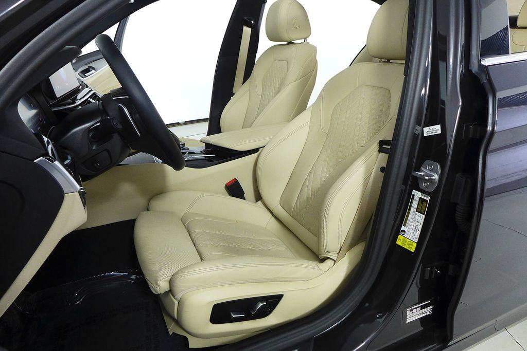 Thumbnail: 2023 BMW 5 Series - 22