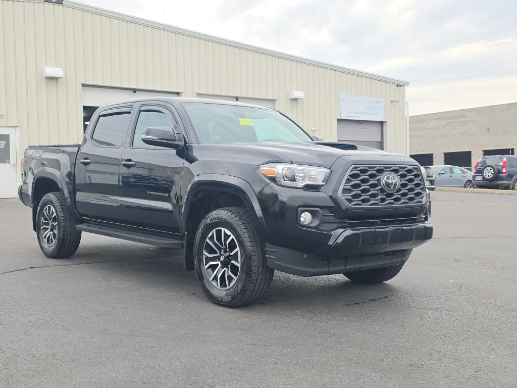 Midnight Black Metallic 2022 Toyota Tacoma Pickup Truck Four-Wheel Drive 6-Speed Automatic