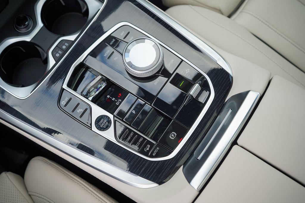 Thumbnail: 2026 BMW X7 - 19