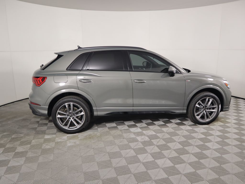Thumbnail: 2025 Audi Q3 - 4