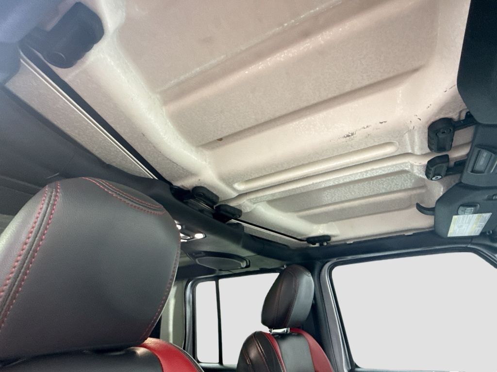 Thumbnail: 2021 Jeep Gladiator - 16