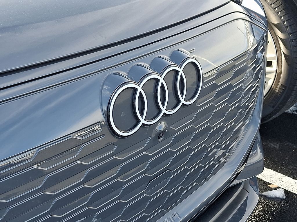 Thumbnail: 2025 Audi Q6 e-tron - 4