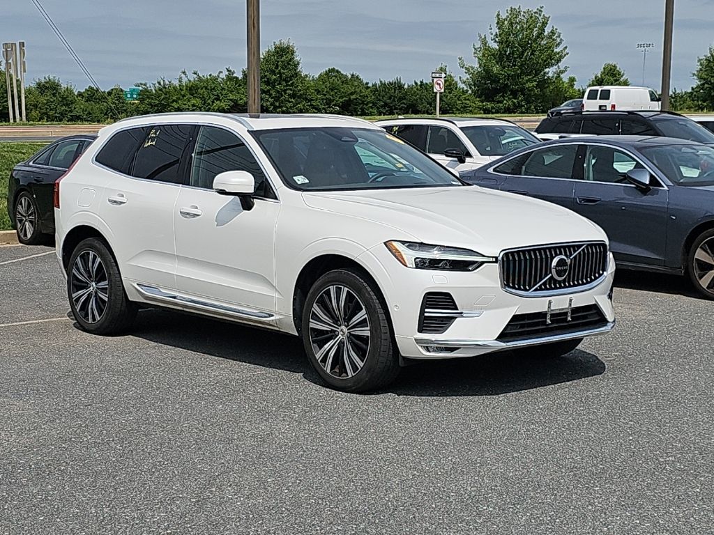 Crystal White Metallic 2023 Volvo XC60 B5 Ultimate Bright Theme AWD SUV / Crossover All-Wheel Drive Automatic