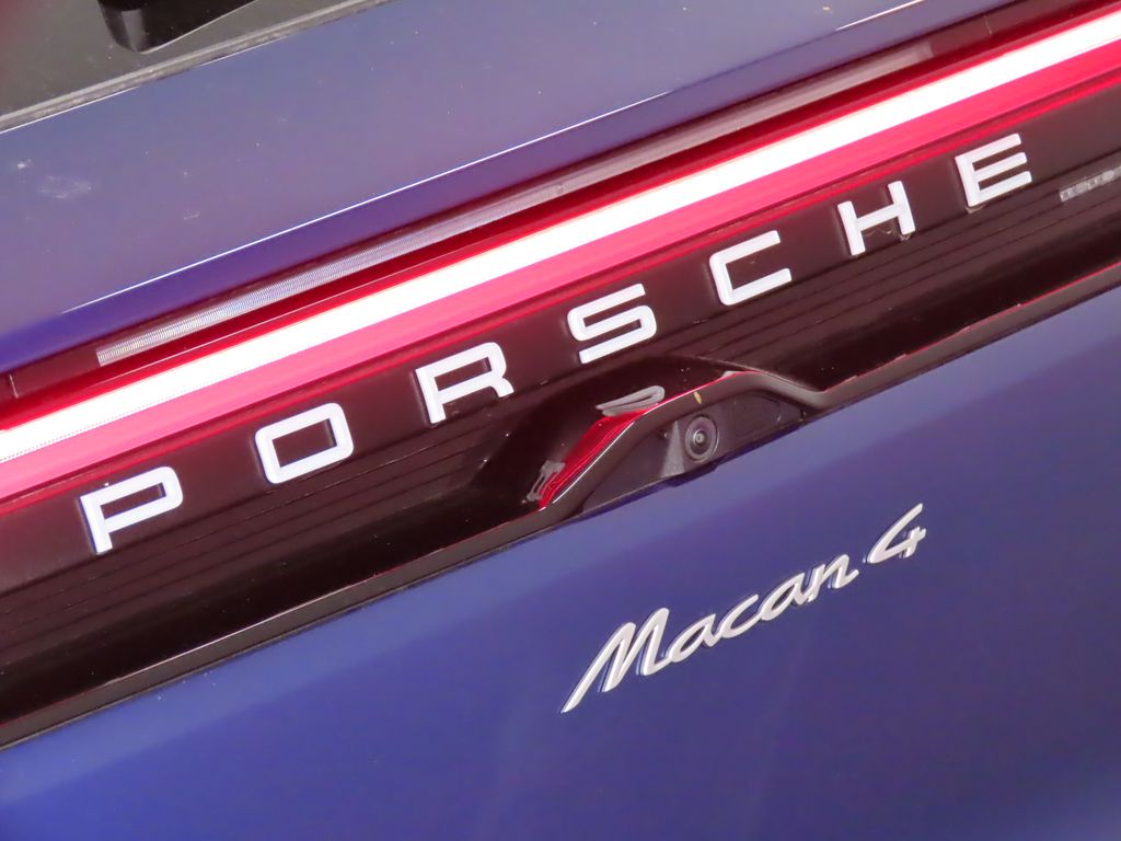 Thumbnail: 2024 Porsche Macan - 12