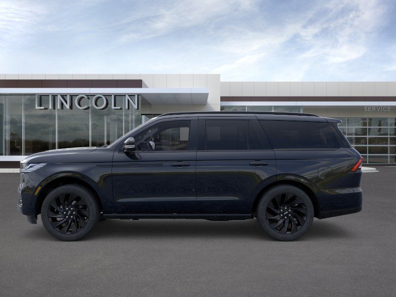 Thumbnail: 2026 Lincoln Navigator - 3