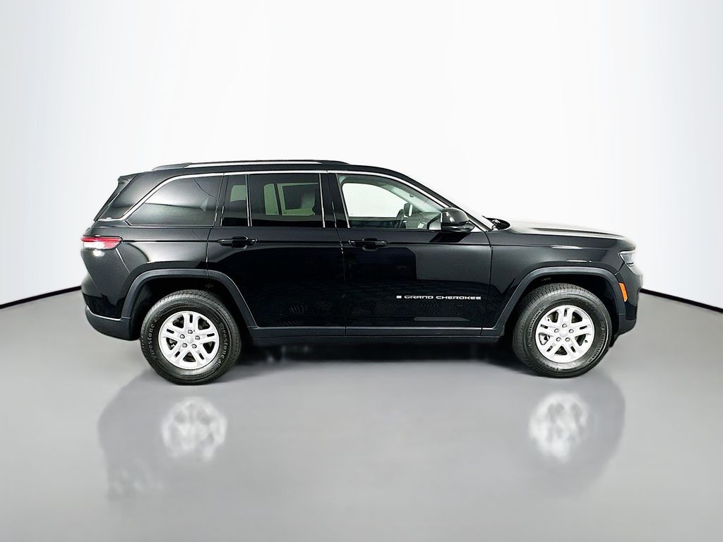 Used 2023 Black Jeep Laredo image 8