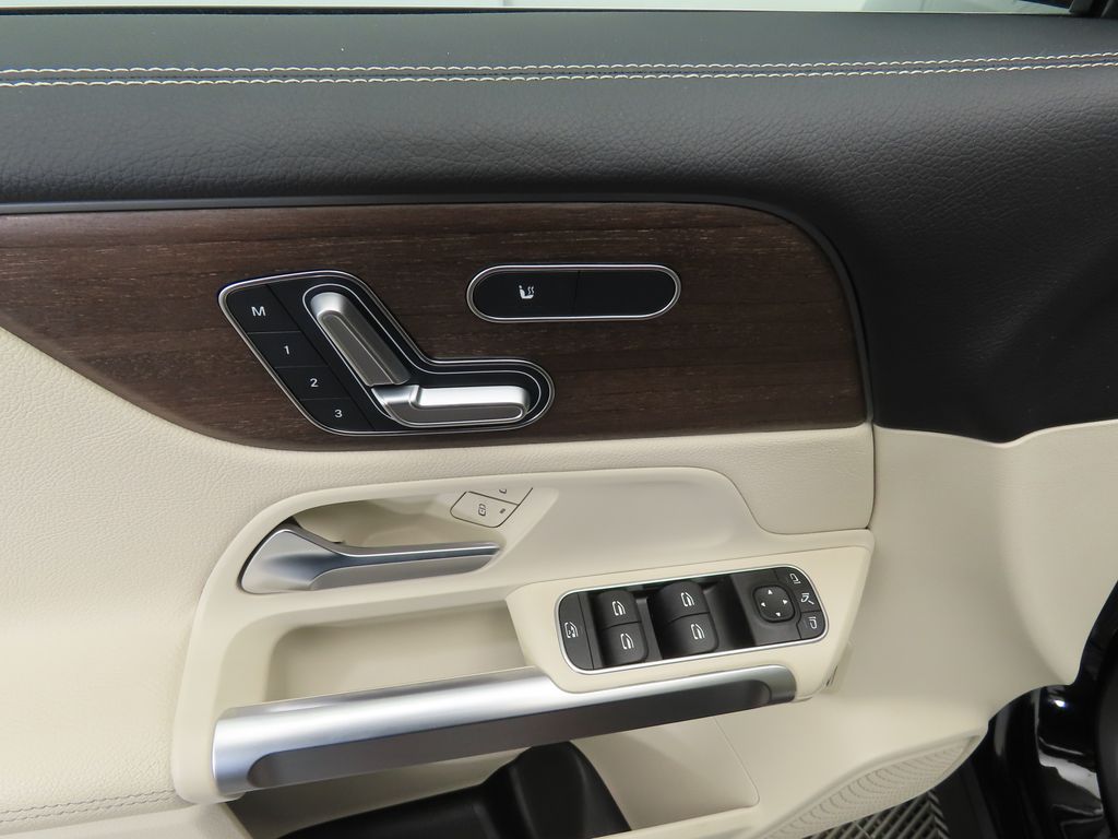 Thumbnail: 2023 Mercedes-Benz GLB - 23