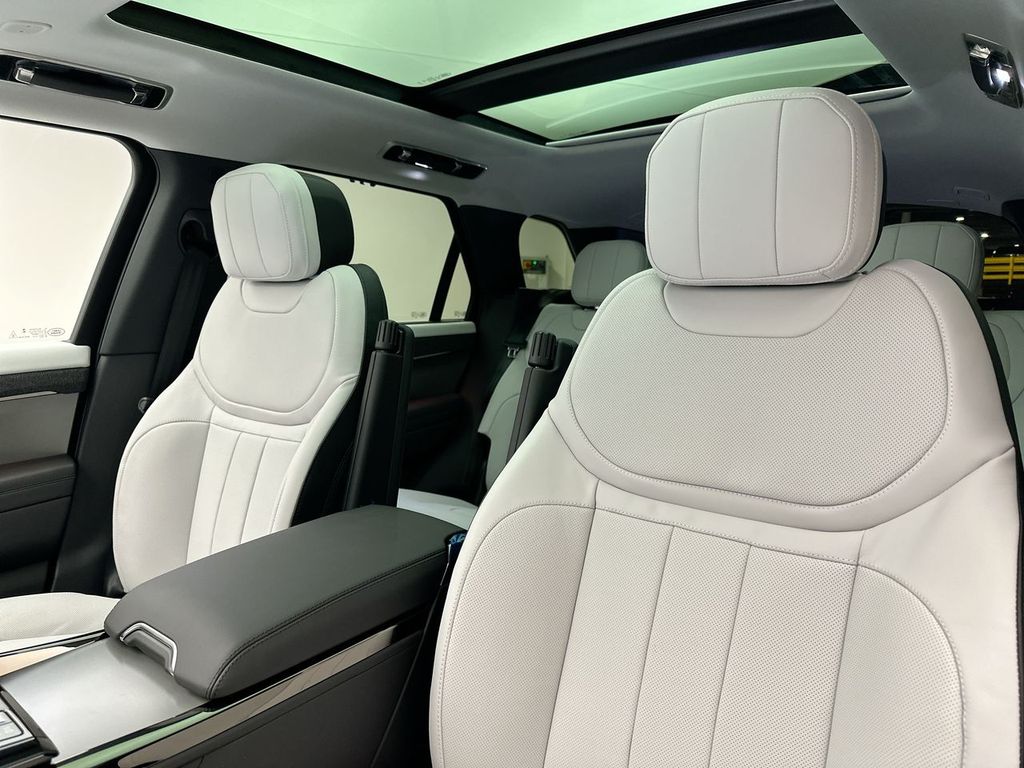 2025 Land Rover Range Rover Sport Dynamic 8