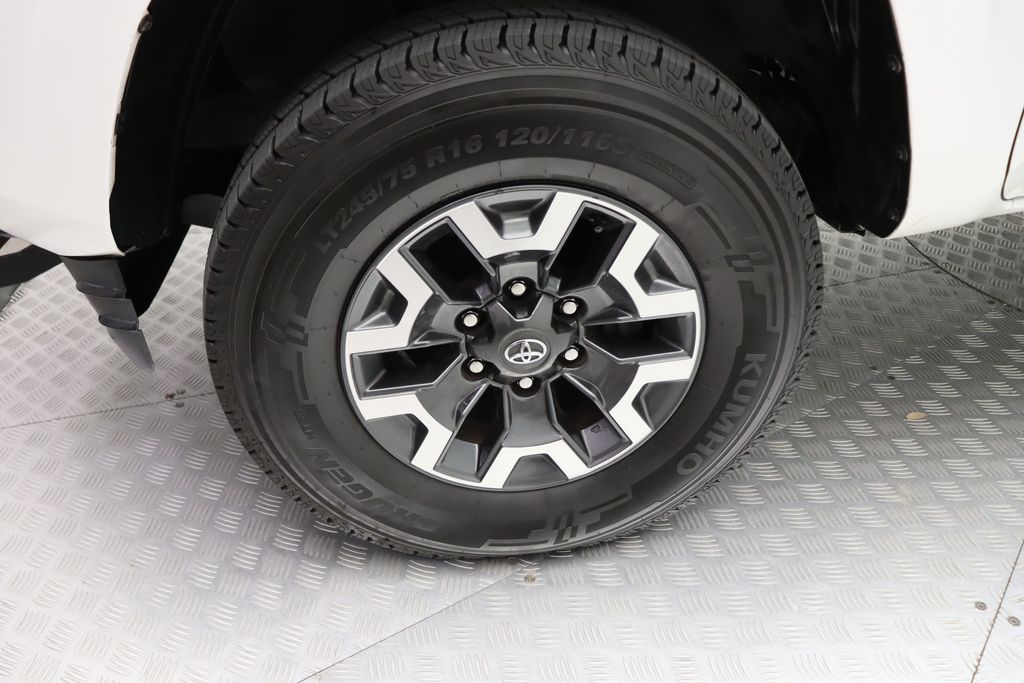 Thumbnail: 2018 Toyota Tacoma - 4