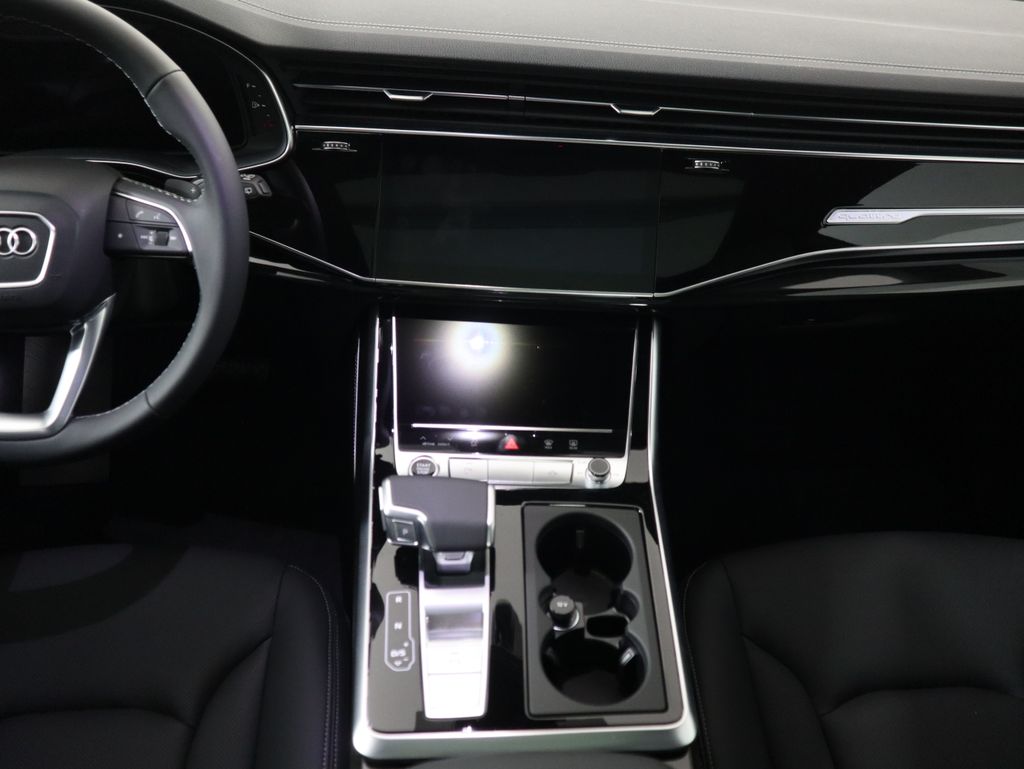 Thumbnail: 2026 Audi Q8 - 15