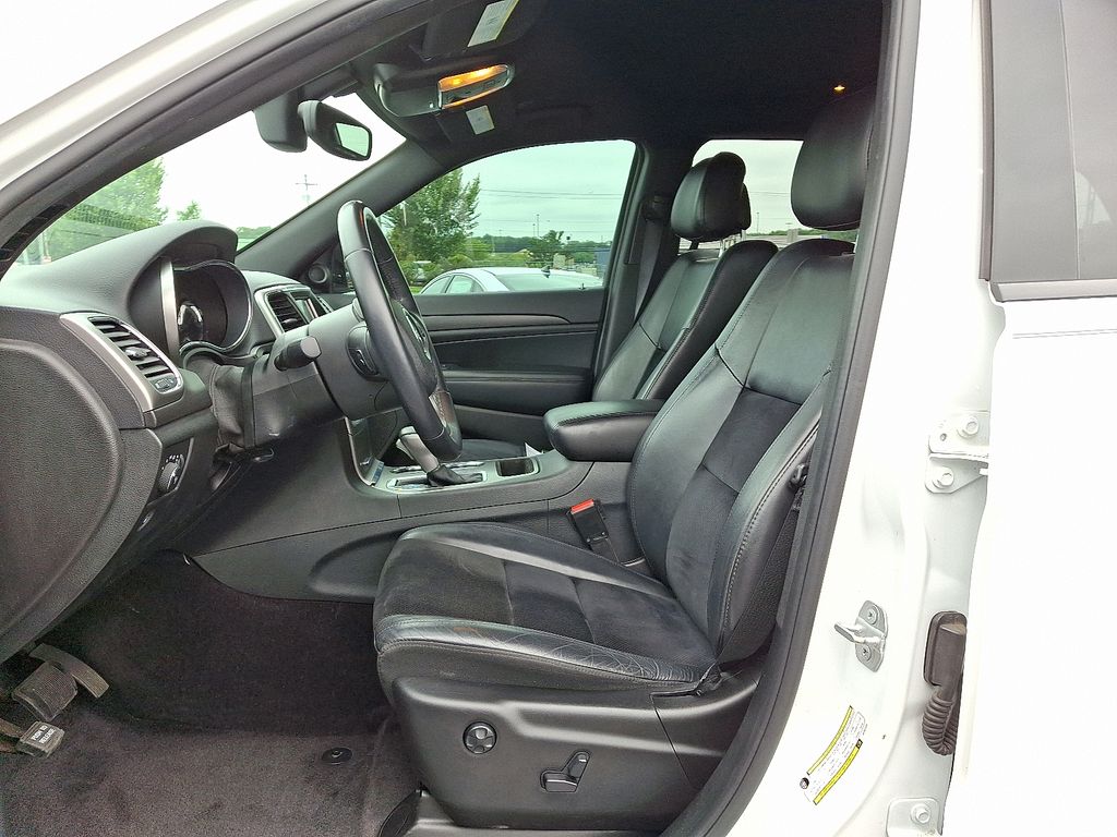 Thumbnail: 2018 Jeep Grand Cherokee - 14