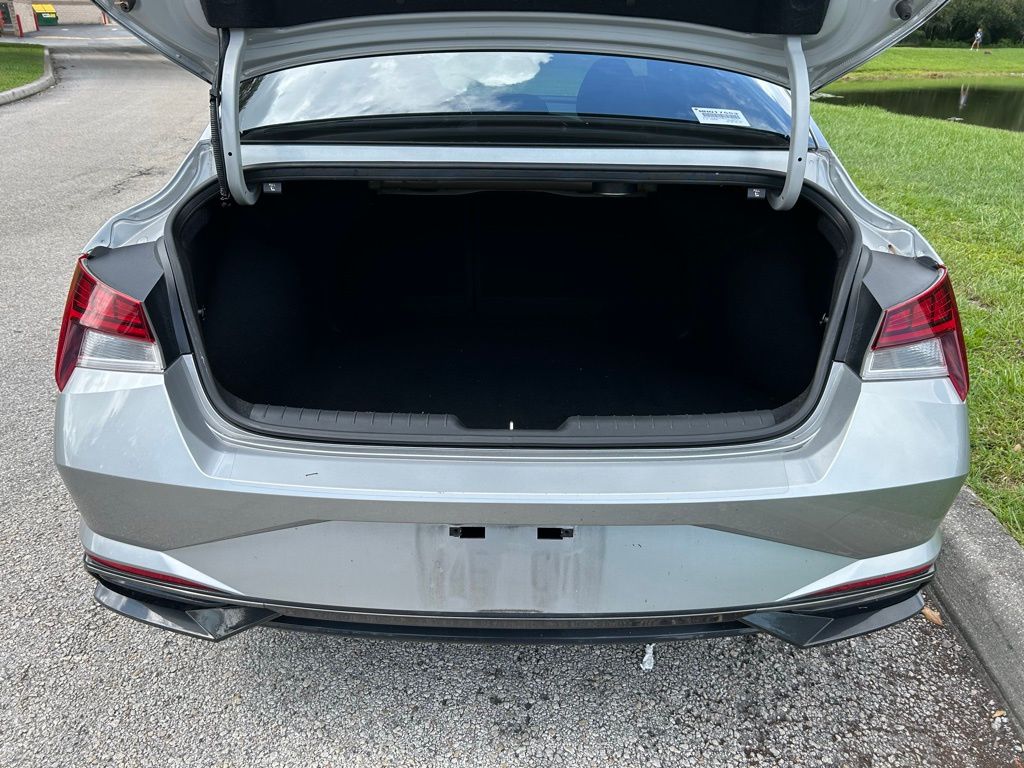 Thumbnail: 2021 Hyundai Elantra - 10