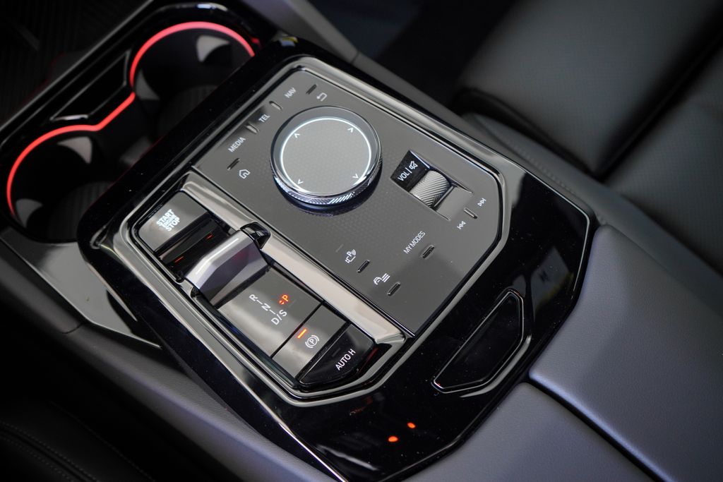 Thumbnail: 2026 BMW 5 Series - 19