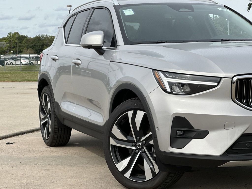 2023 Volvo XC40 B5 Plus Bright Theme Silver at Ultimate Motorsports