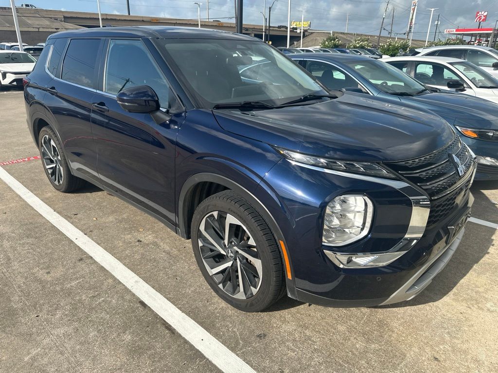 2024 Mitsubishi Outlander SE Silver at South Houston Nissan
