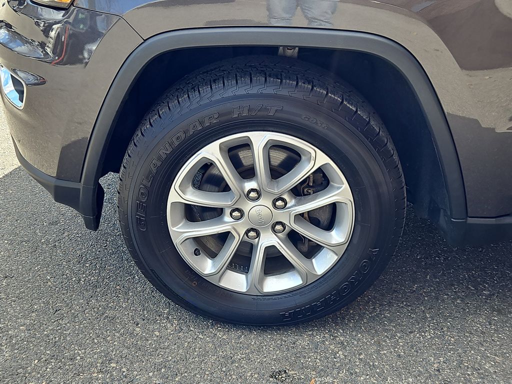 2021 Jeep Grand Cherokee Laredo X photo