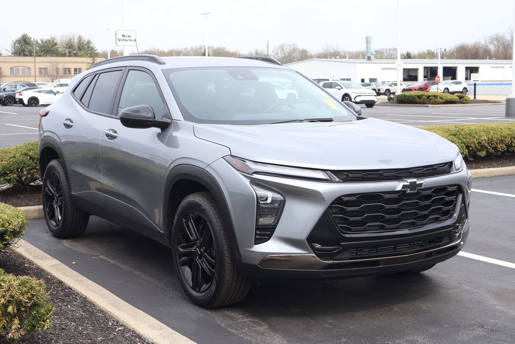 Thumbnail: 2025 Chevrolet Trax - 3