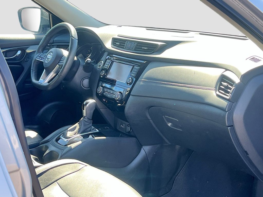 Used 2020 Silver Nissan SL image 29
