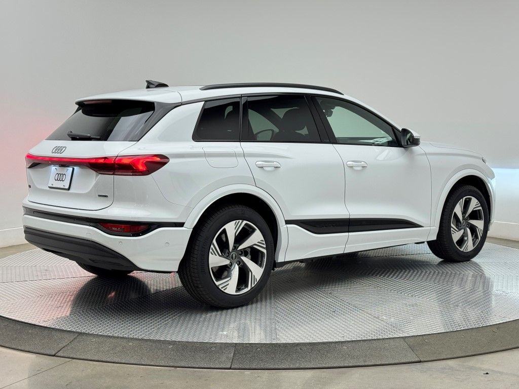 2025 Audi e-tron Premium 12