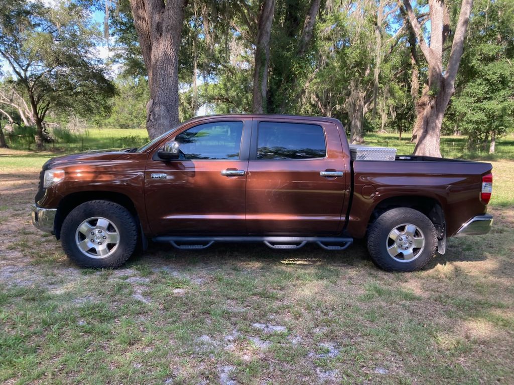 2017 Toyota Tundra SR5 CrewMax 5.7L FFV 4WD