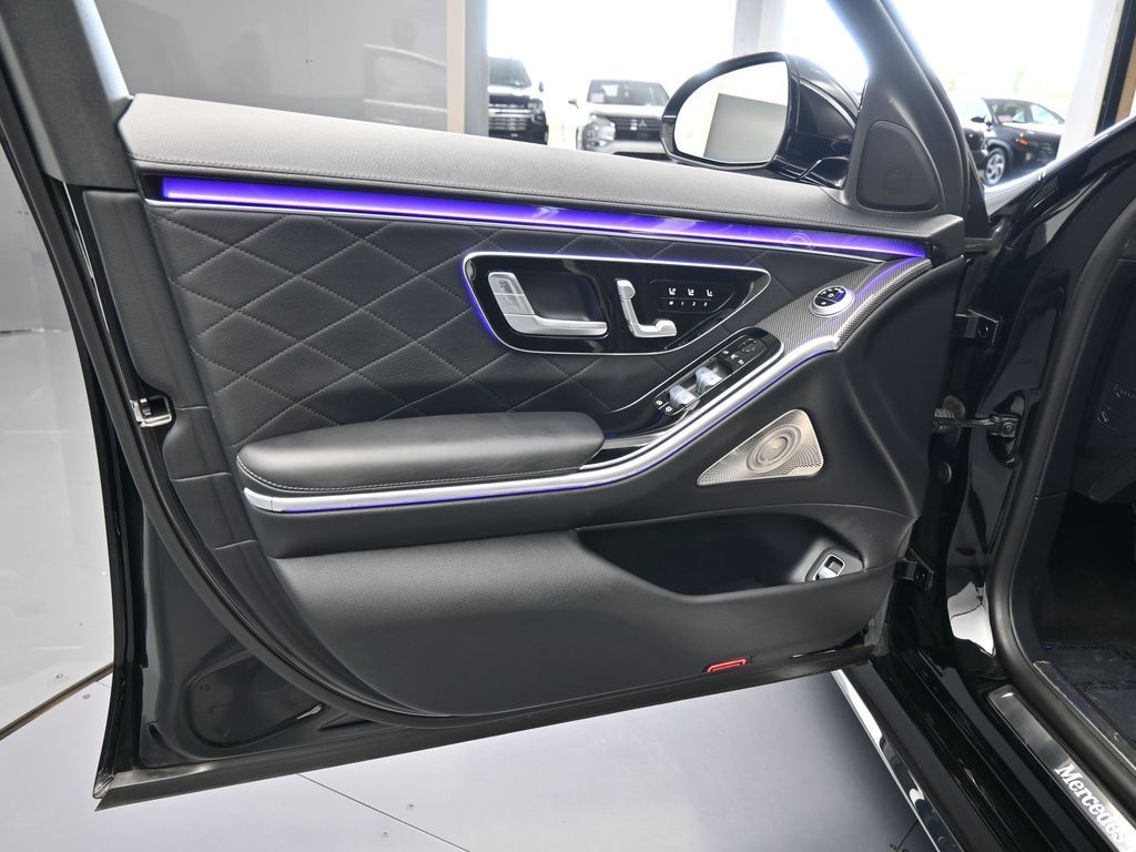 Used 2022 Onyx Black/Mojave Silver Mercedes-Benz S 580 image 16