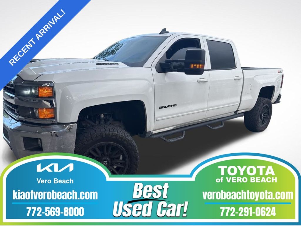 Summit White 2018 Chevrolet Silverado 2500HD LT Crew Cab 4WD Pickup Truck Four-Wheel Drive 6-Speed Automatic