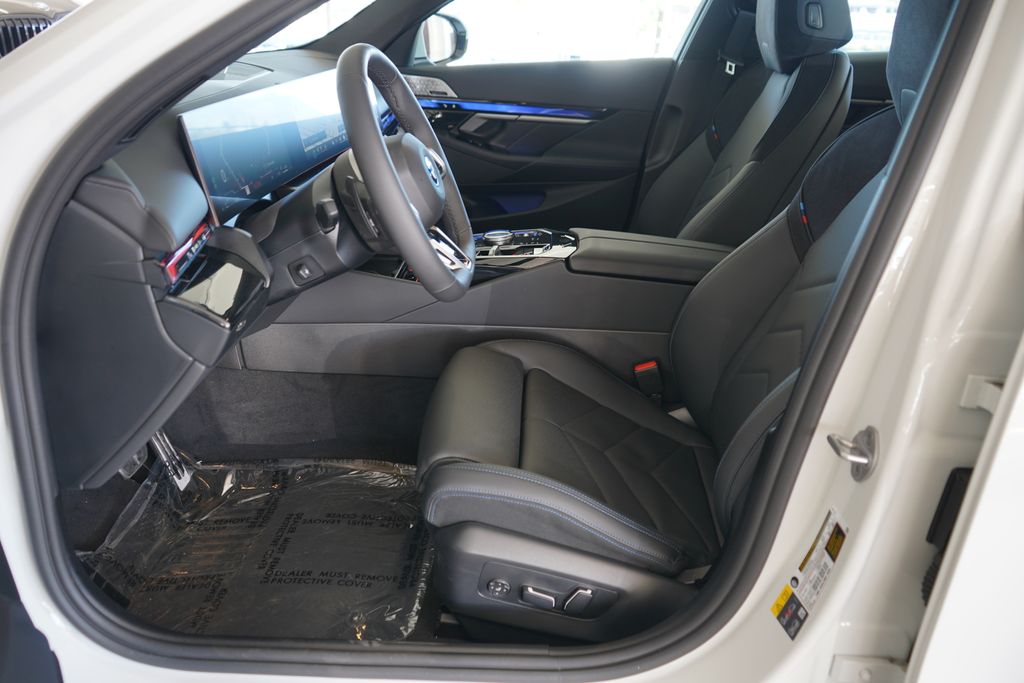 Thumbnail: 2026 BMW 5 Series - 10