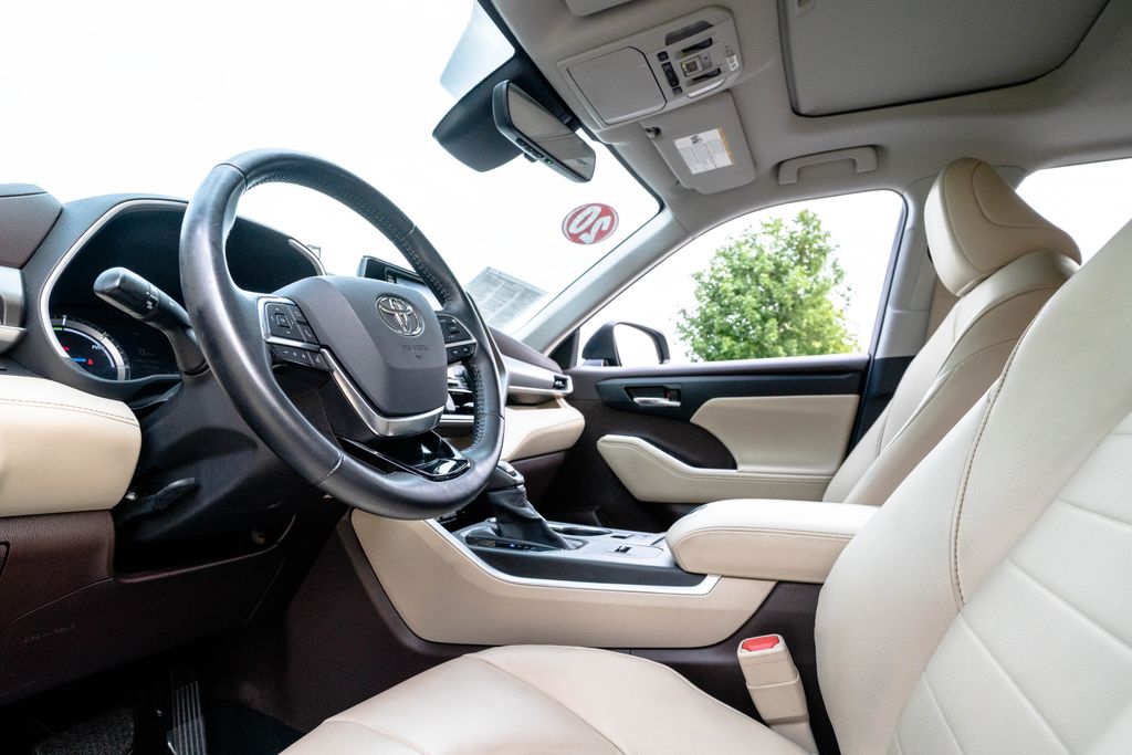 Used 2020 Toyota Highlander Hybrid SUV