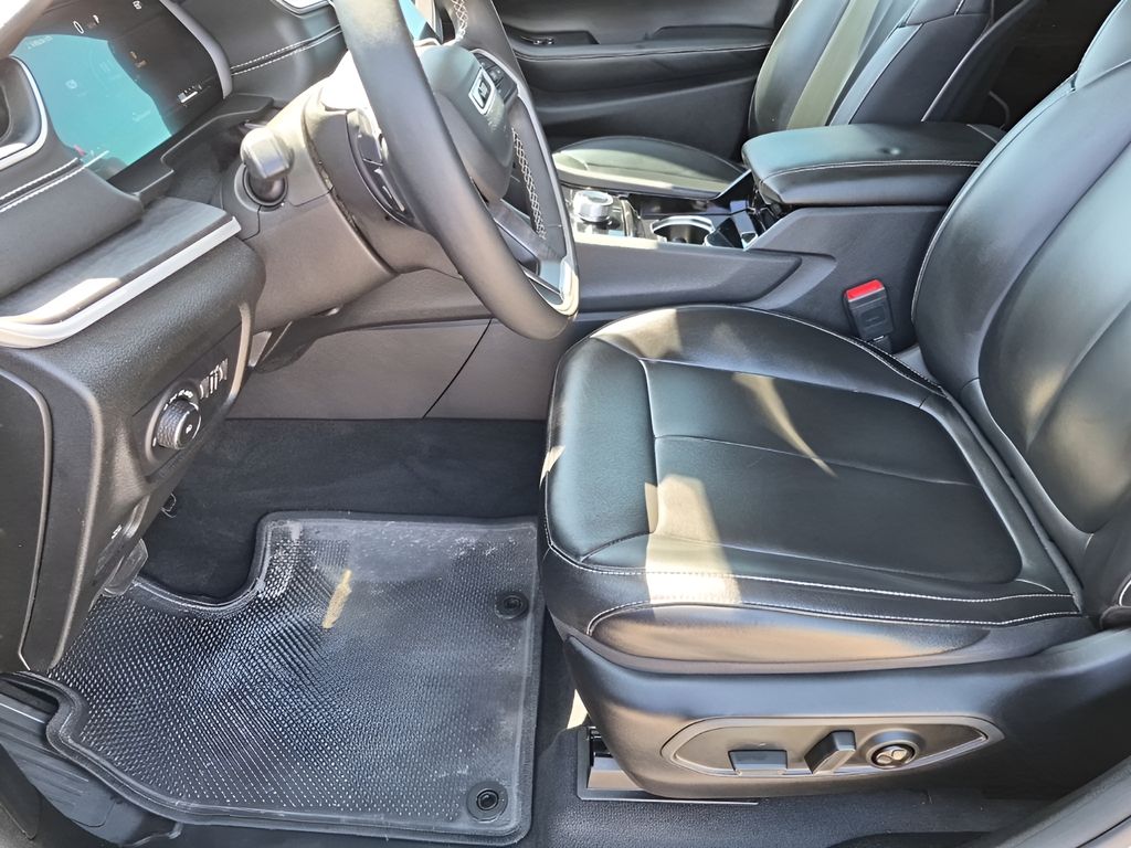 Used 2023 Silver Jeep Limited image 34