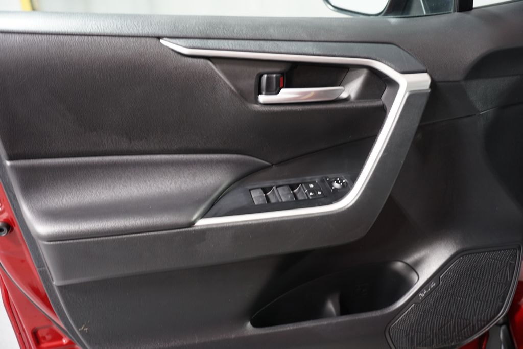 2023 Toyota RAV4 XLE 30
