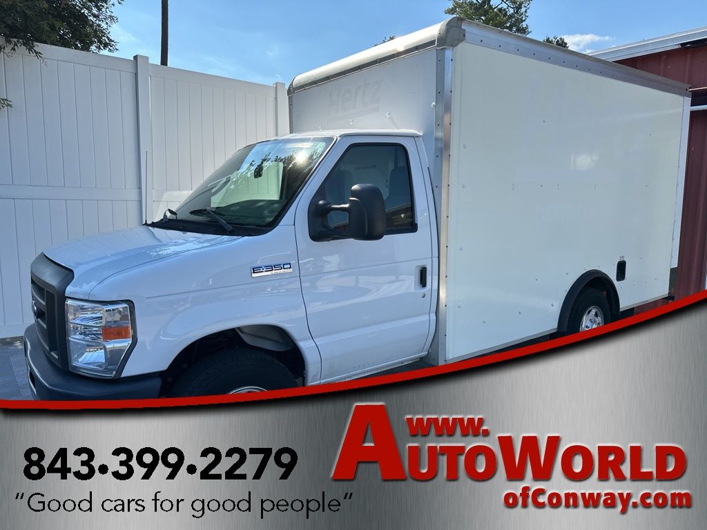 Oxford White 2022 Ford E-Series Chassis Pickup Truck Rear-Wheel Drive 6-Speed Automatic Overdrive