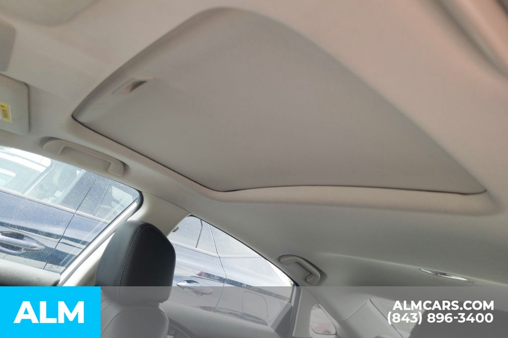 Used 2017 White Honda Touring image 8