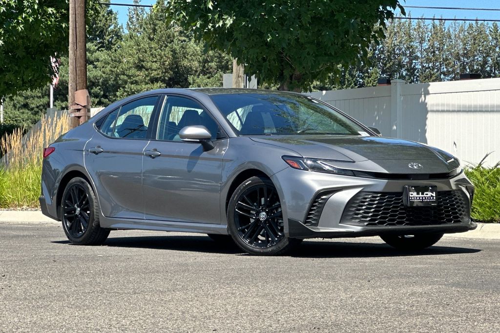  2025 Toyota Camry SE FWD   