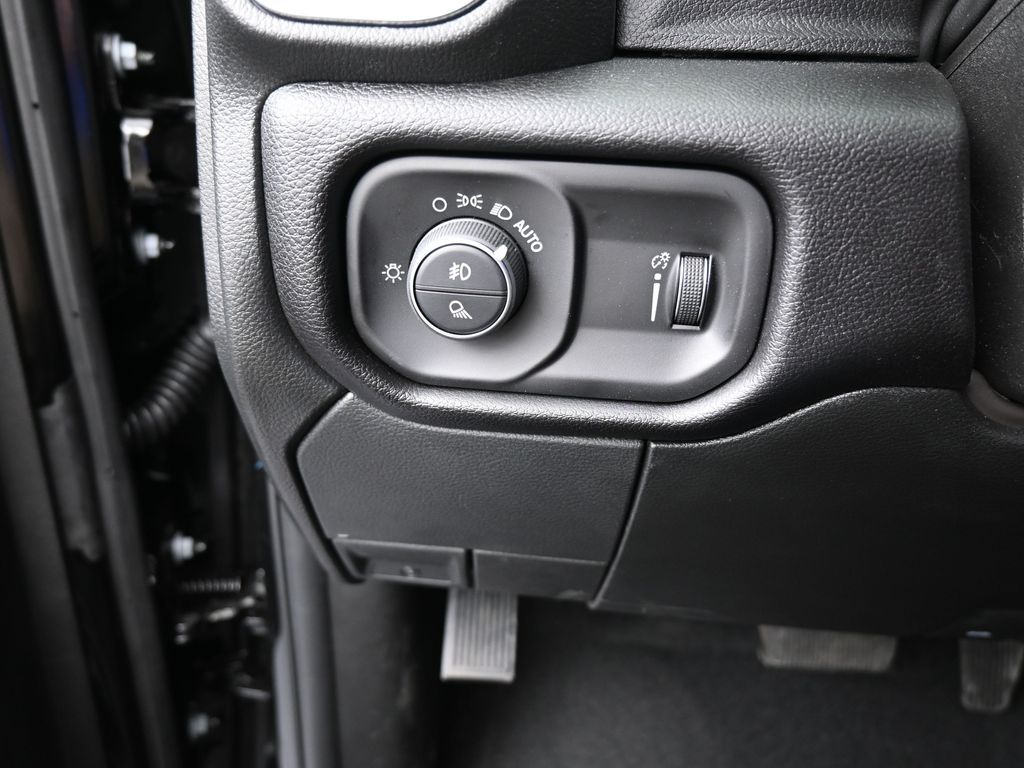 New 2026 Diamond Black Crystal Pearlcoat Ram Big Horn image 29