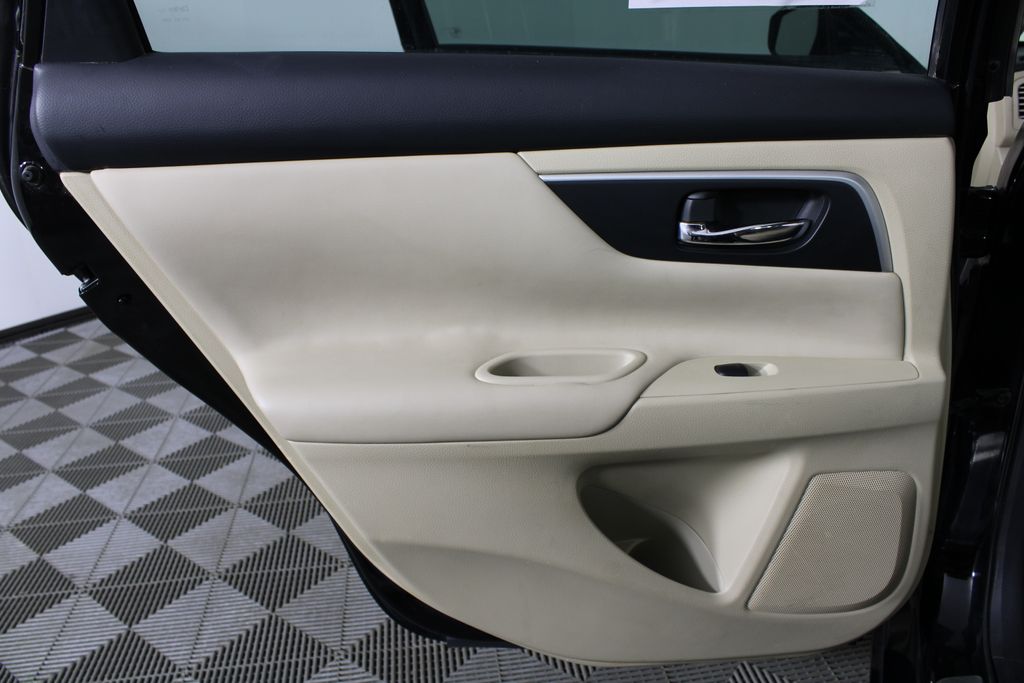 Used 2016 Nissan Altima for sale in 