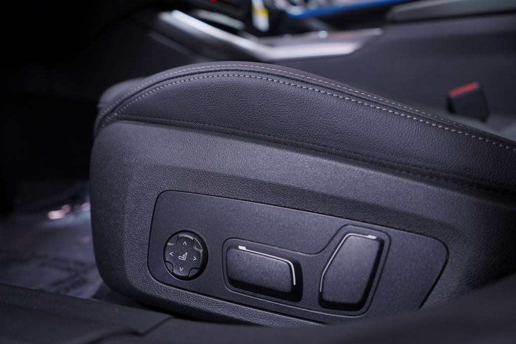 Thumbnail: 2025 BMW i4 - 12