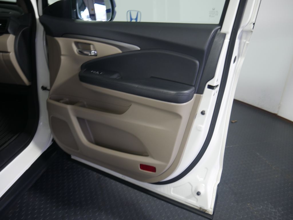 Thumbnail: 2019 Honda Pilot - 5