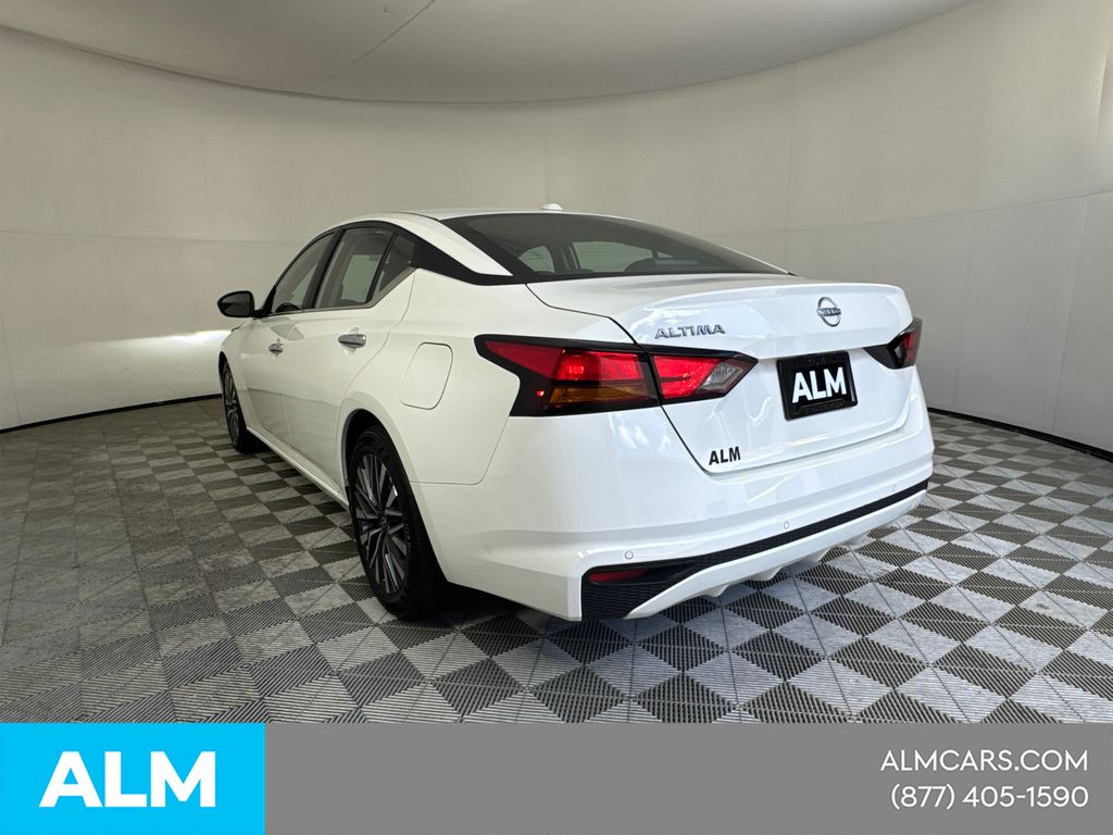 Used 2025 White Nissan 2.5 SV image 10