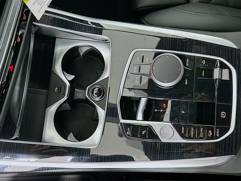 Thumbnail: 2026 BMW X7 - 15