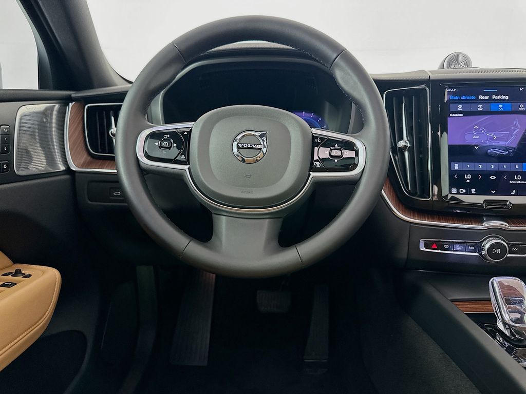 Thumbnail: 2023 Volvo XC60 - 22