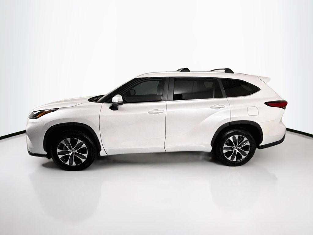 Thumbnail: 2023 Toyota Highlander - 8