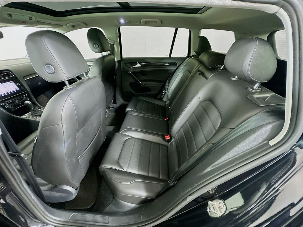 Thumbnail: 2018 Volkswagen e-Golf - 25